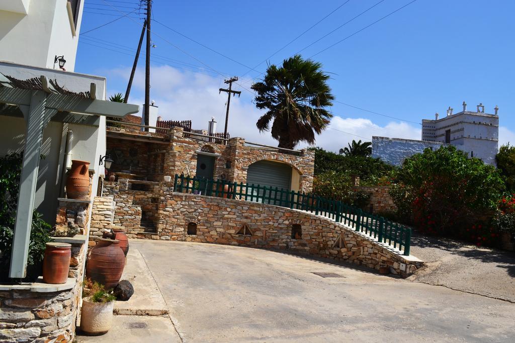Stelios Zalonis Apartments Tínos Eksteriør bilde